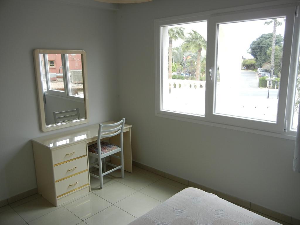 Tsialis Hotel Apartments Larnaca Eksteriør billede