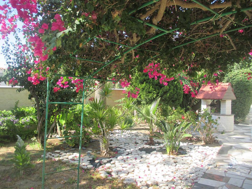 Tsialis Hotel Apartments Larnaca Eksteriør billede