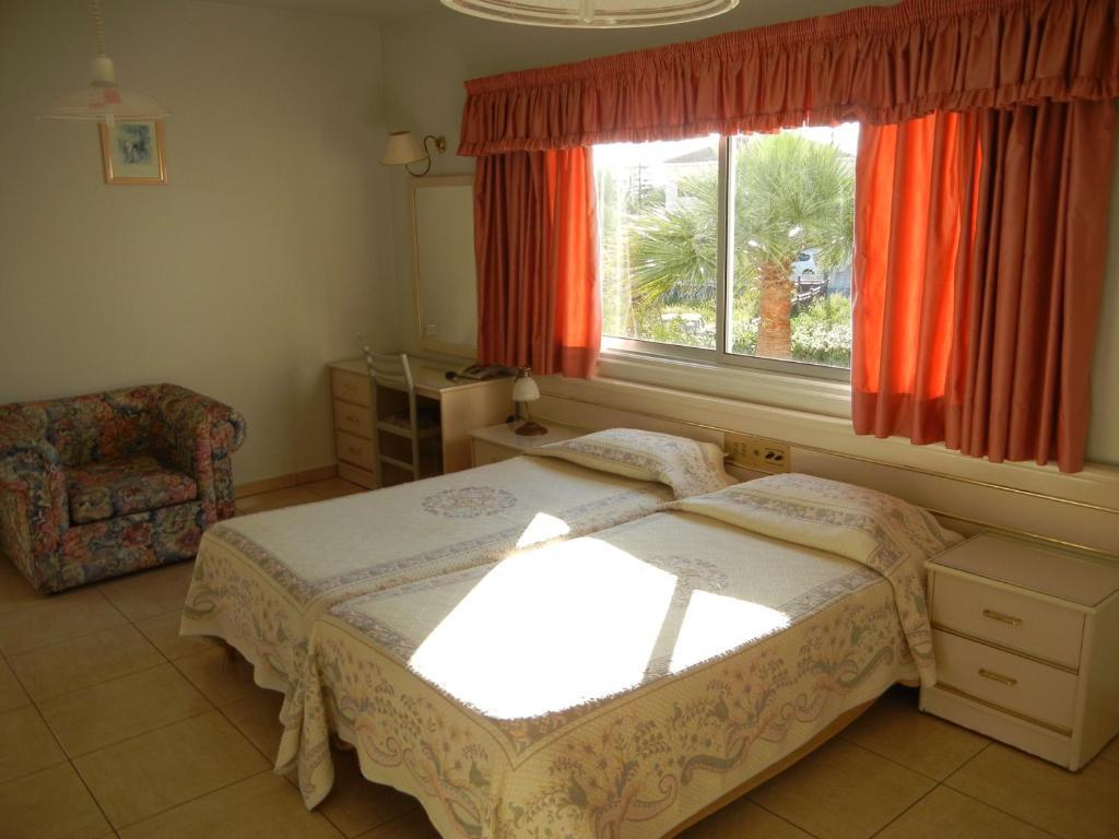 Tsialis Hotel Apartments Larnaca Værelse billede