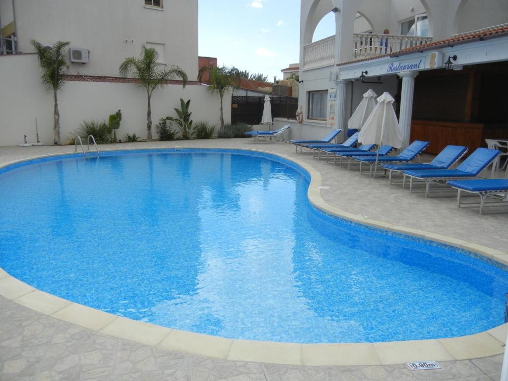 Tsialis Hotel Apartments Larnaca Eksteriør billede