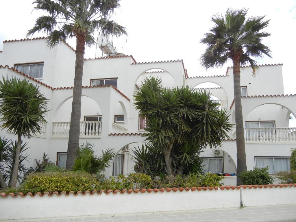 Tsialis Hotel Apartments Larnaca Eksteriør billede