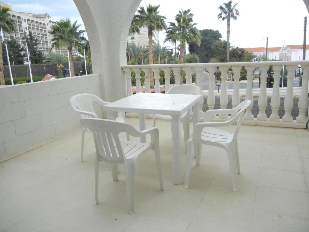 Tsialis Hotel Apartments Larnaca Værelse billede