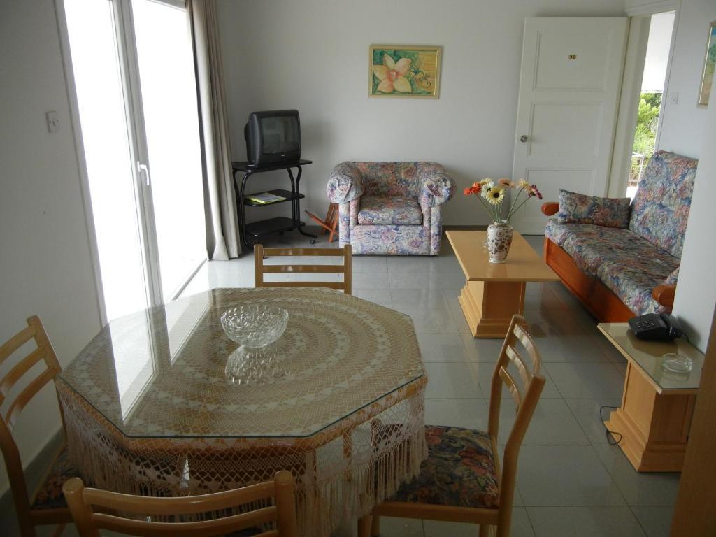 Tsialis Hotel Apartments Larnaca Værelse billede