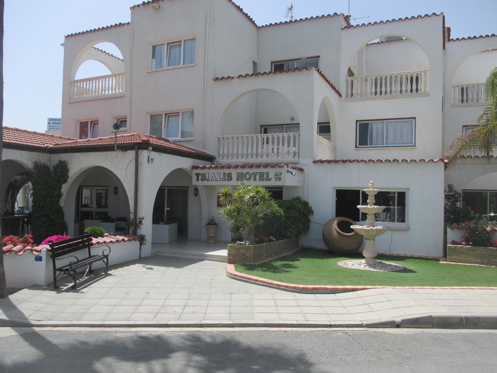 Tsialis Hotel Apartments Larnaca Eksteriør billede